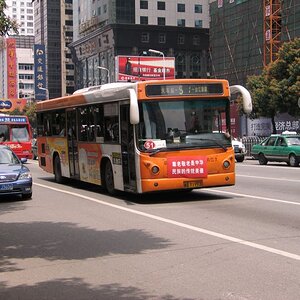 Kaupunkibusseja Fuzhoussa