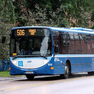 Helsingin Bussiliikenne 825