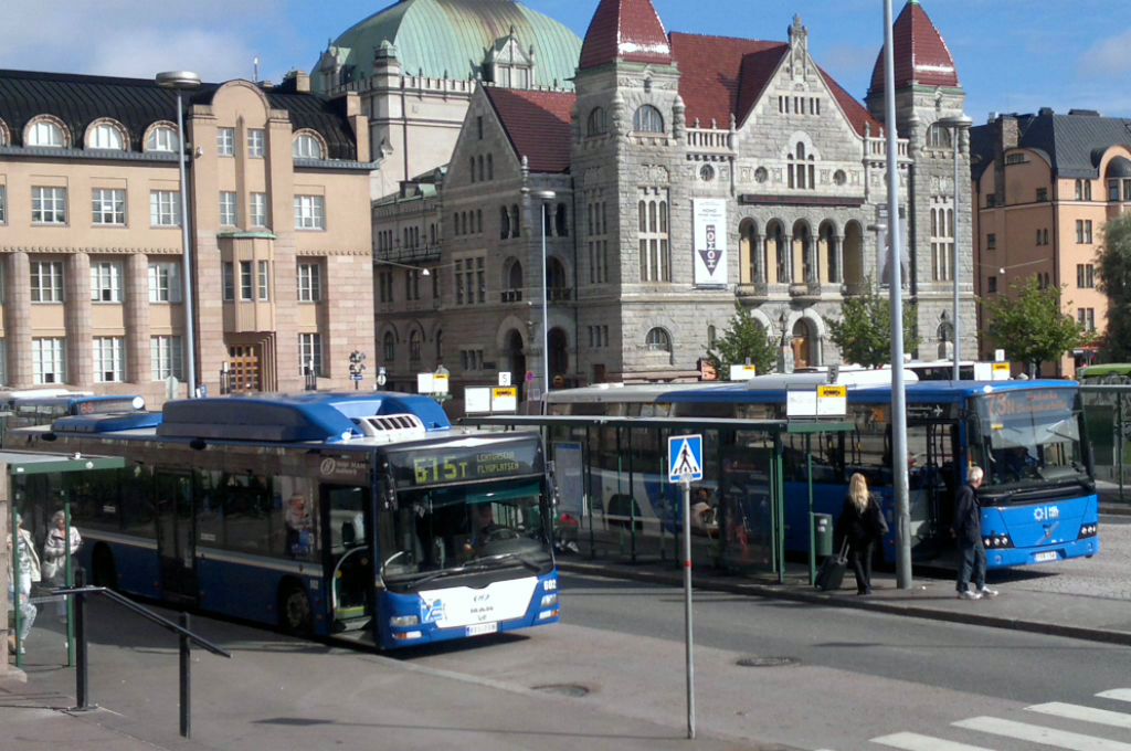 Helsingin Bussiliikenne 602 ja Tammelundin Liikenne 13