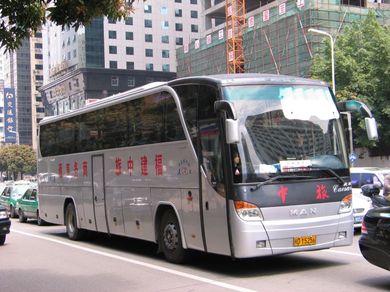 Kaukoliikenteen bussi Fuzhoussa