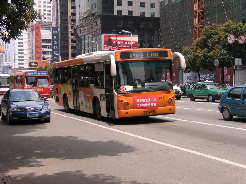 Kaupunkibusseja Fuzhoussa