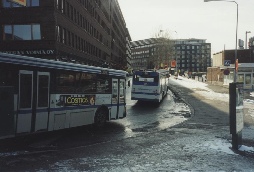 Pääkaupunkilinjat 52 ja Suomen Turistiauto 71