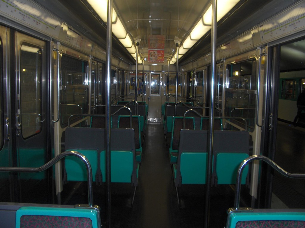Pariisin metrojuna sisältä