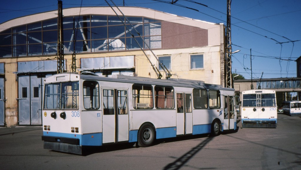 Tallinna Trammi- ja Trollibussikoondis 308 ja 210.