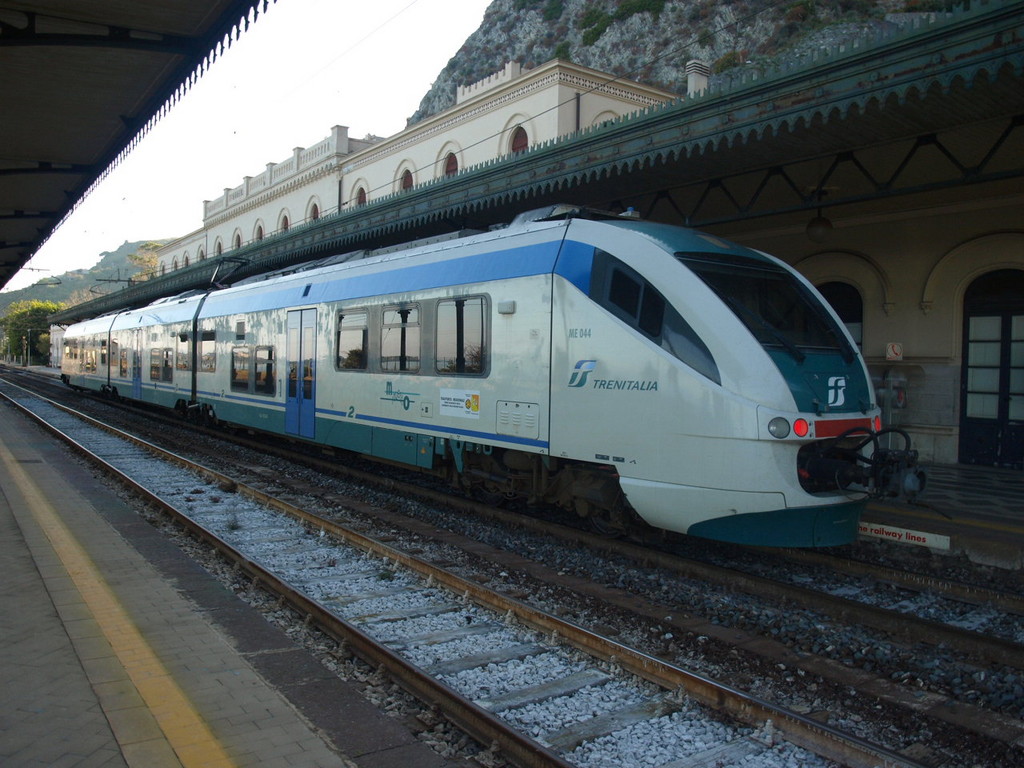 Trenitalia ME 044