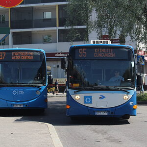 Helsingin Bussiliikenne 712 ja 821