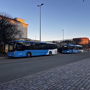 Koiviston Auto Helsinki 1807 ja Tammelundin Liikenne 15