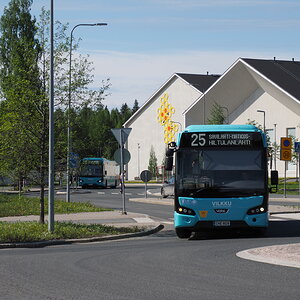 Pohjolan Liikenne 845 ja Pohjolan Liikenne 852