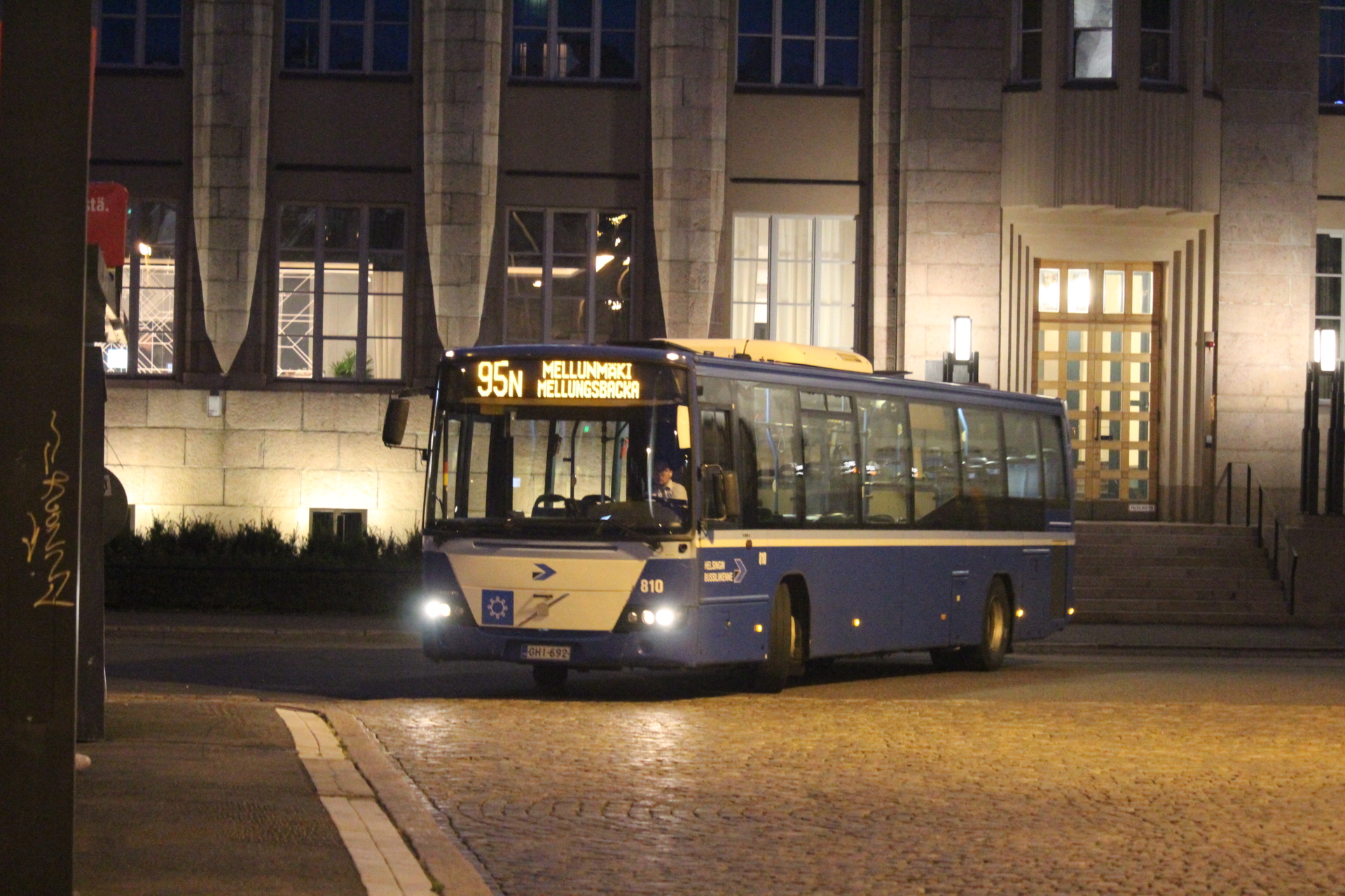 Helsingin Bussiliikenne 810