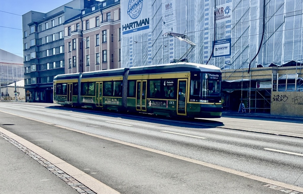 Kaupunkiliikenne 438