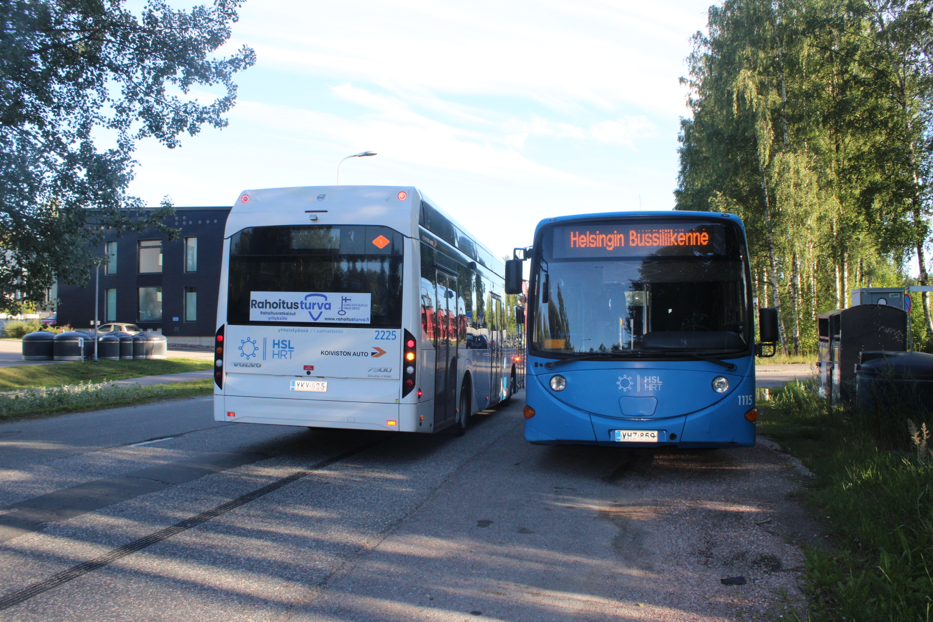 Koiviston Auto Helsinki 2225 ja 1115