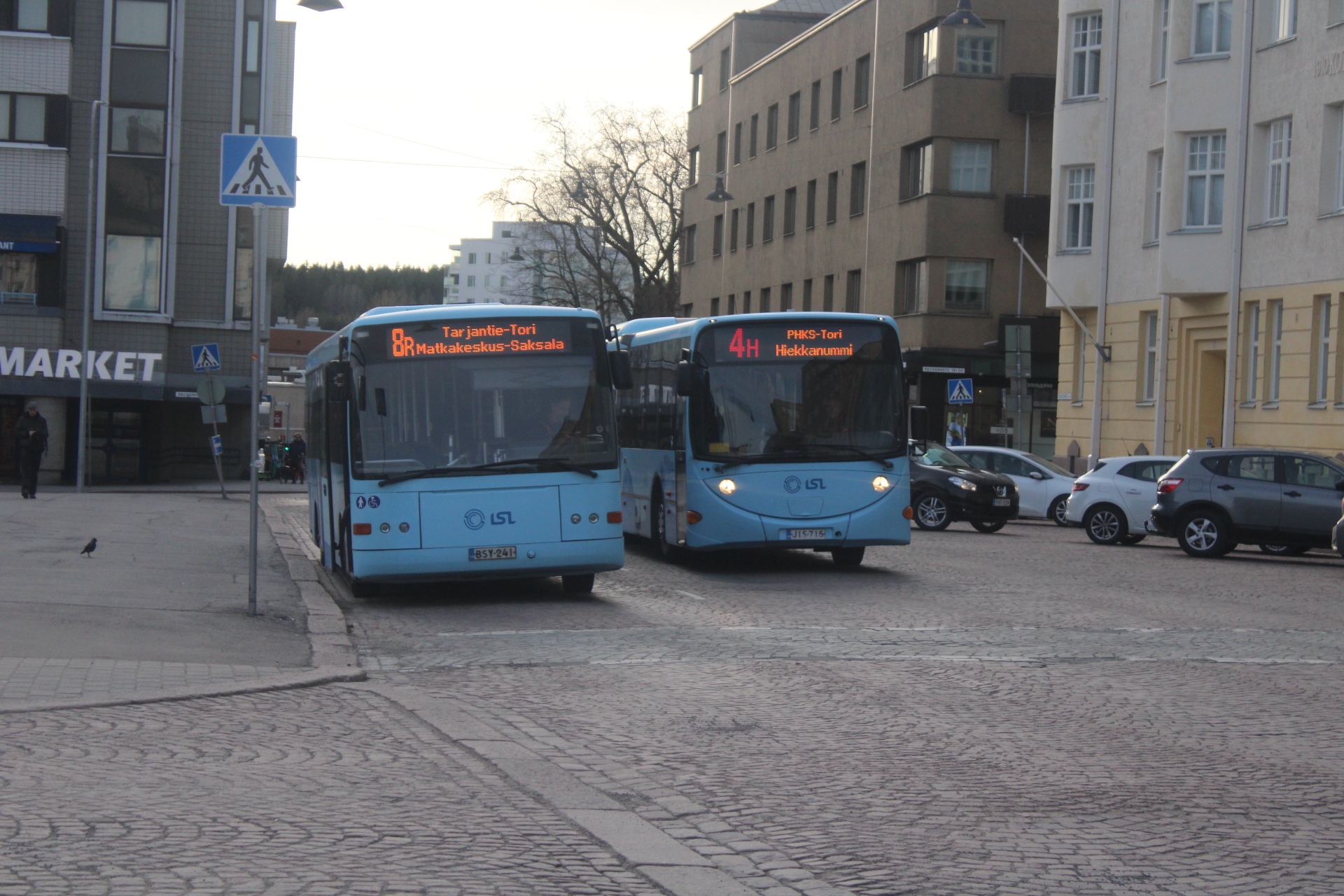 Koiviston Auto Lahti 307 ja 350