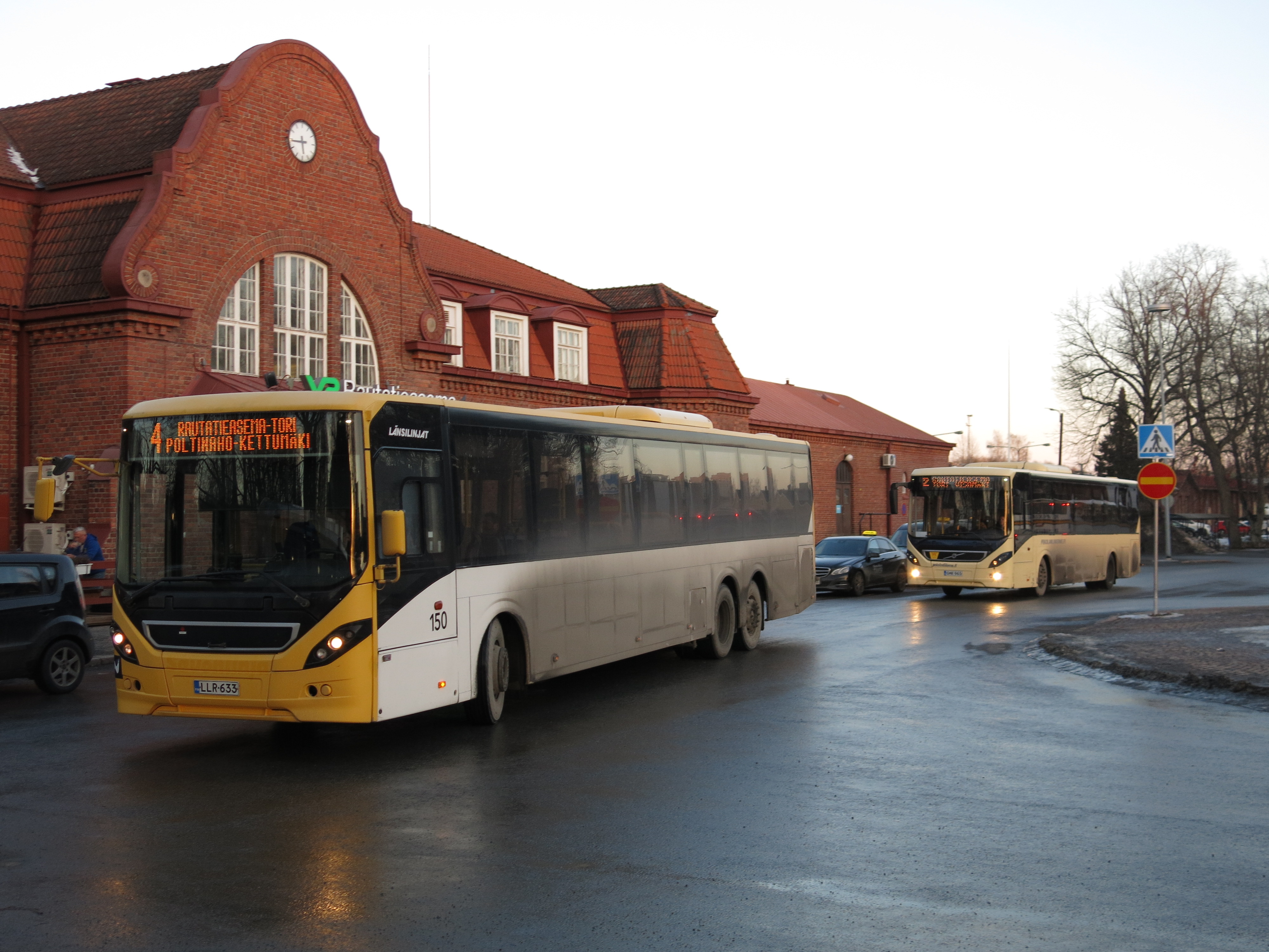 Länsilinjat 150 ja Pekolan Liikenne 62