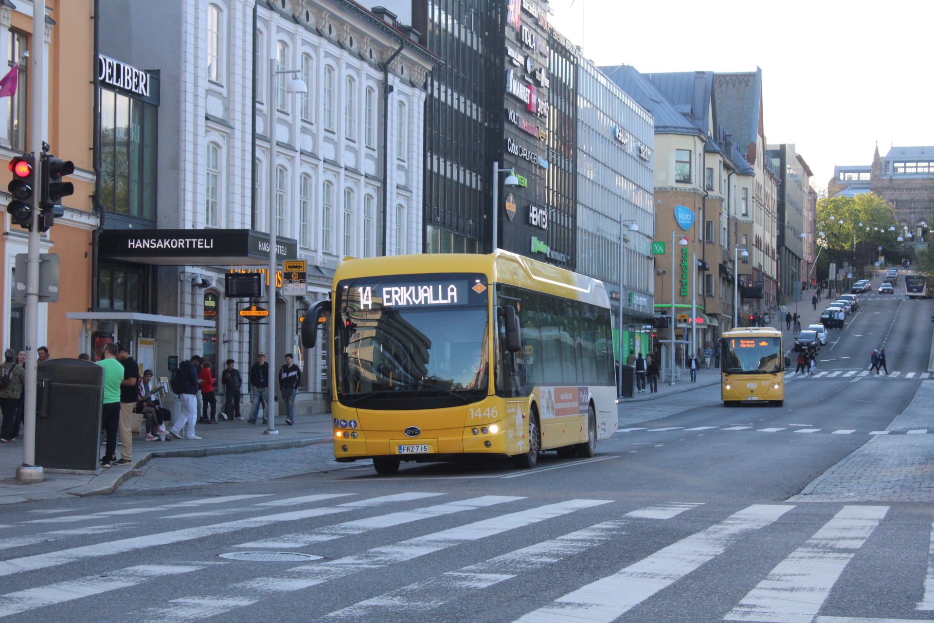 Nobina 1446 ja Turun Kaupunkiliikenne 11