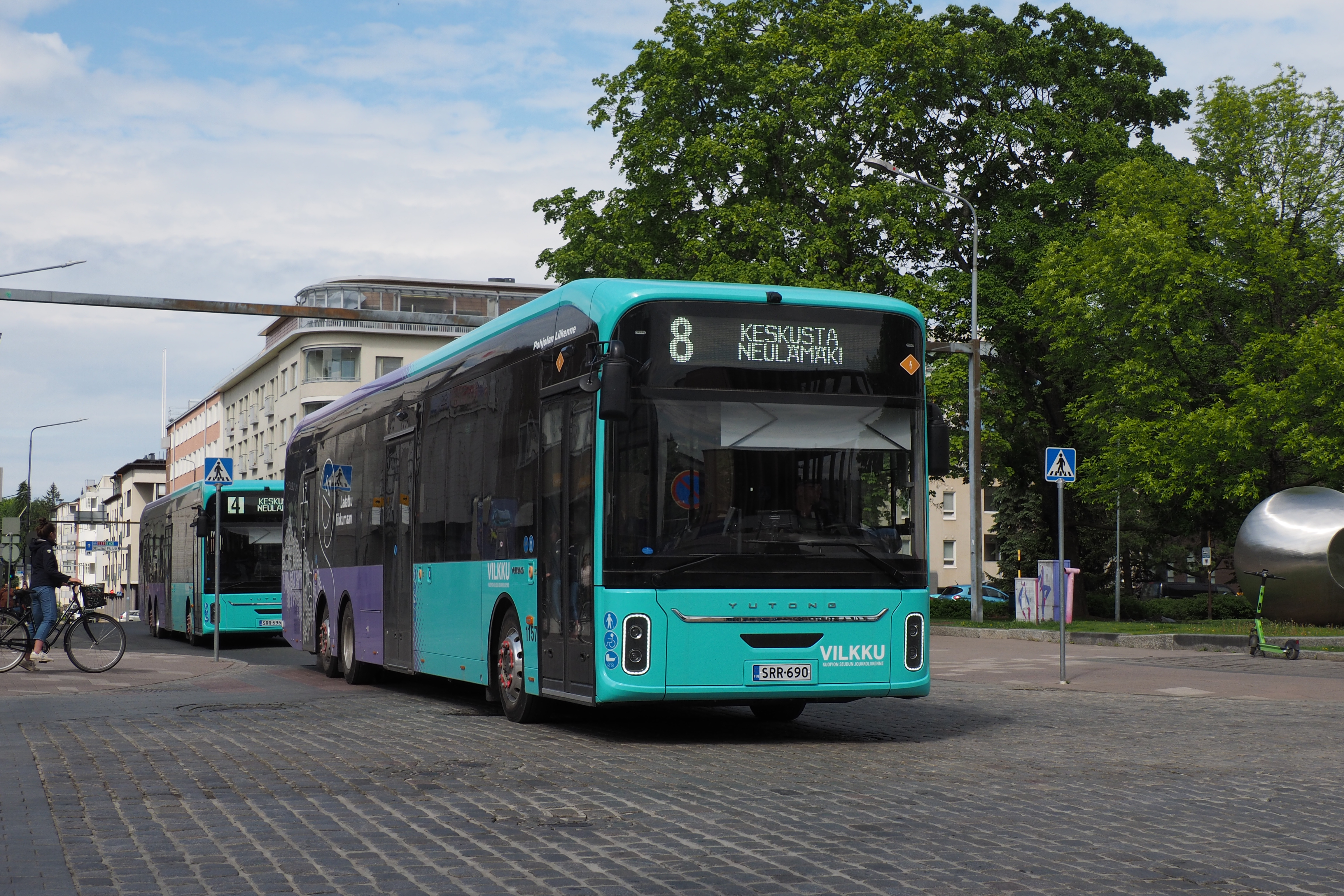 Pohjolan Liikenne 1157 ja Pohjolan Liikenne 1162