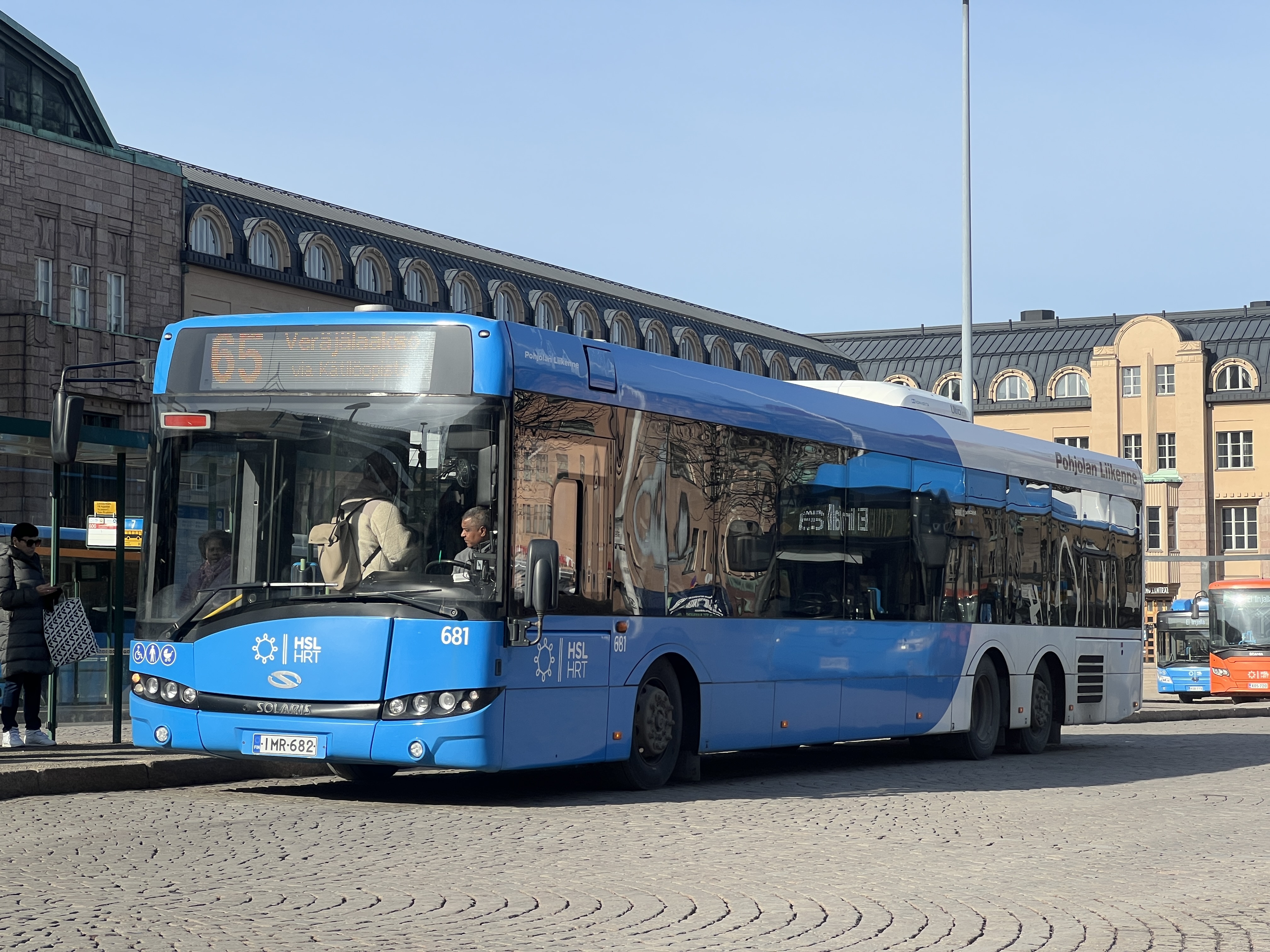 Pohjolan Liikenne 681