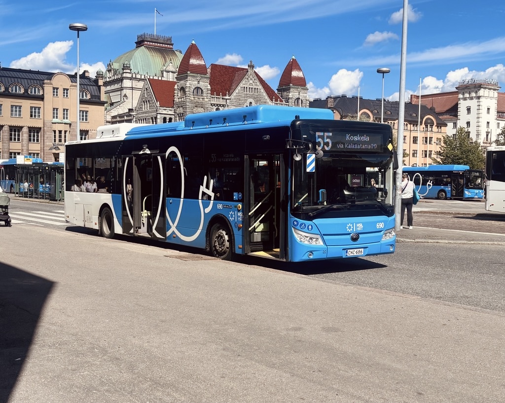 Pohjolan Liikenne 690