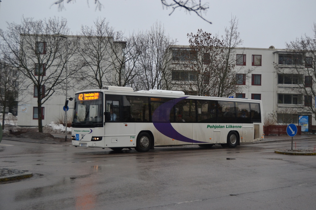 Pohjolan Liikenne 716