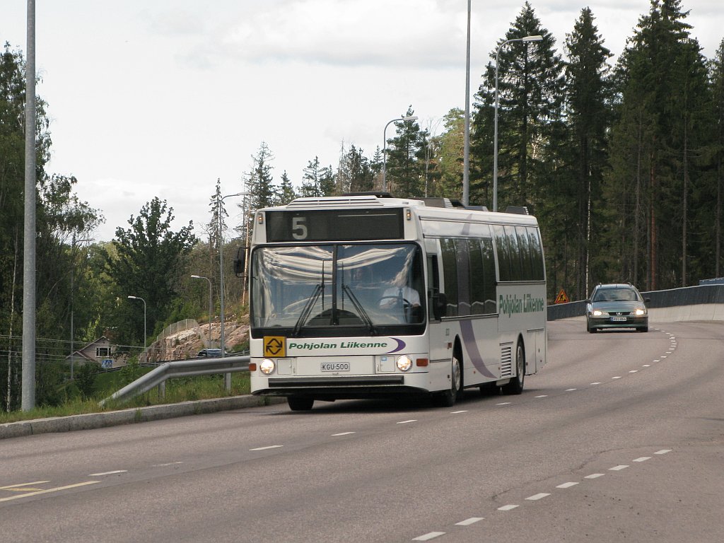 Pohjolan Liikenne 833