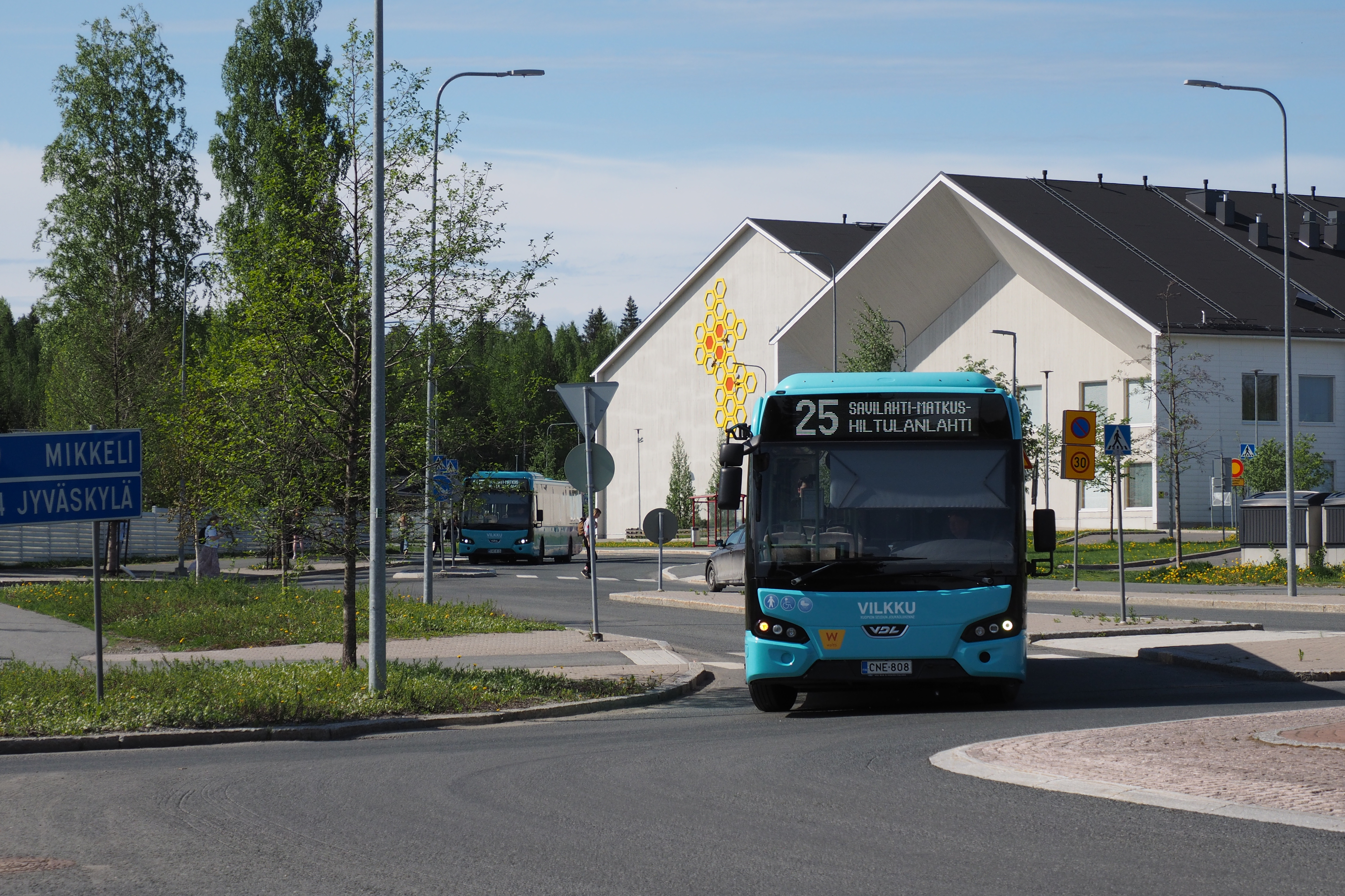 Pohjolan Liikenne 845 ja Pohjolan Liikenne 852