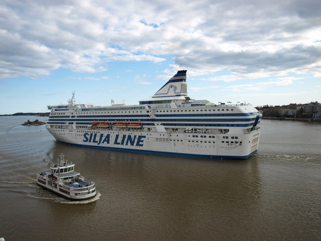 SLL Suomenlinna II ja Silja Symphony