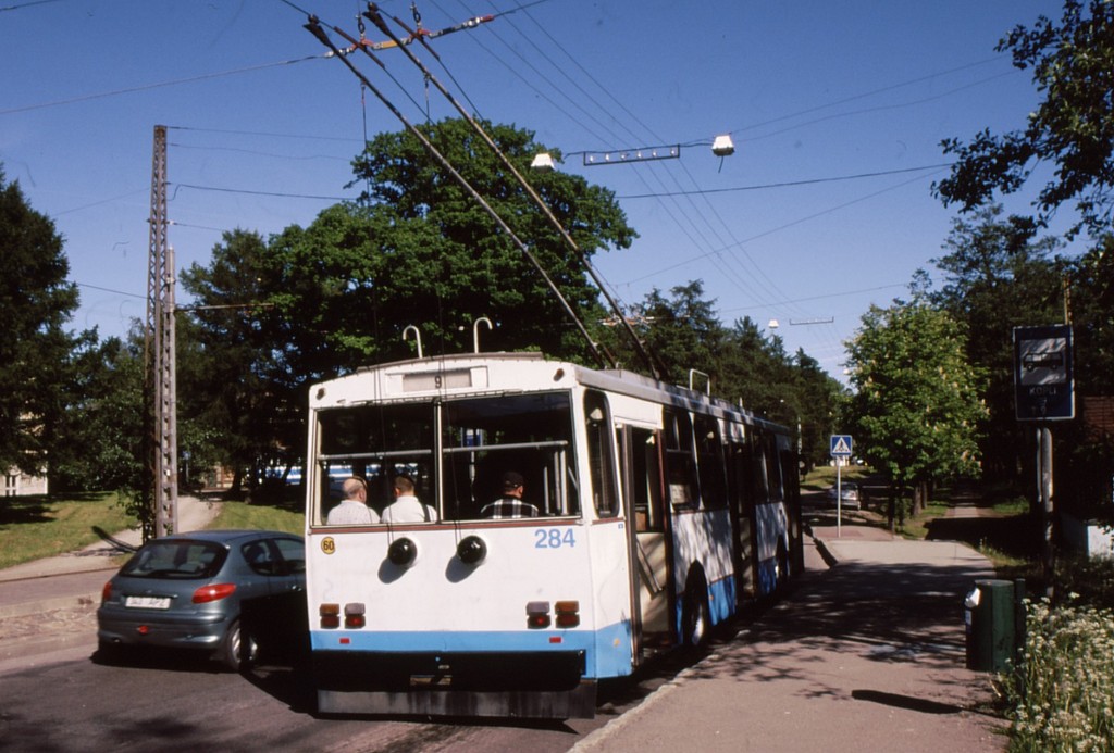 Tallinna Trammi- ja Trollibussikoondis 284