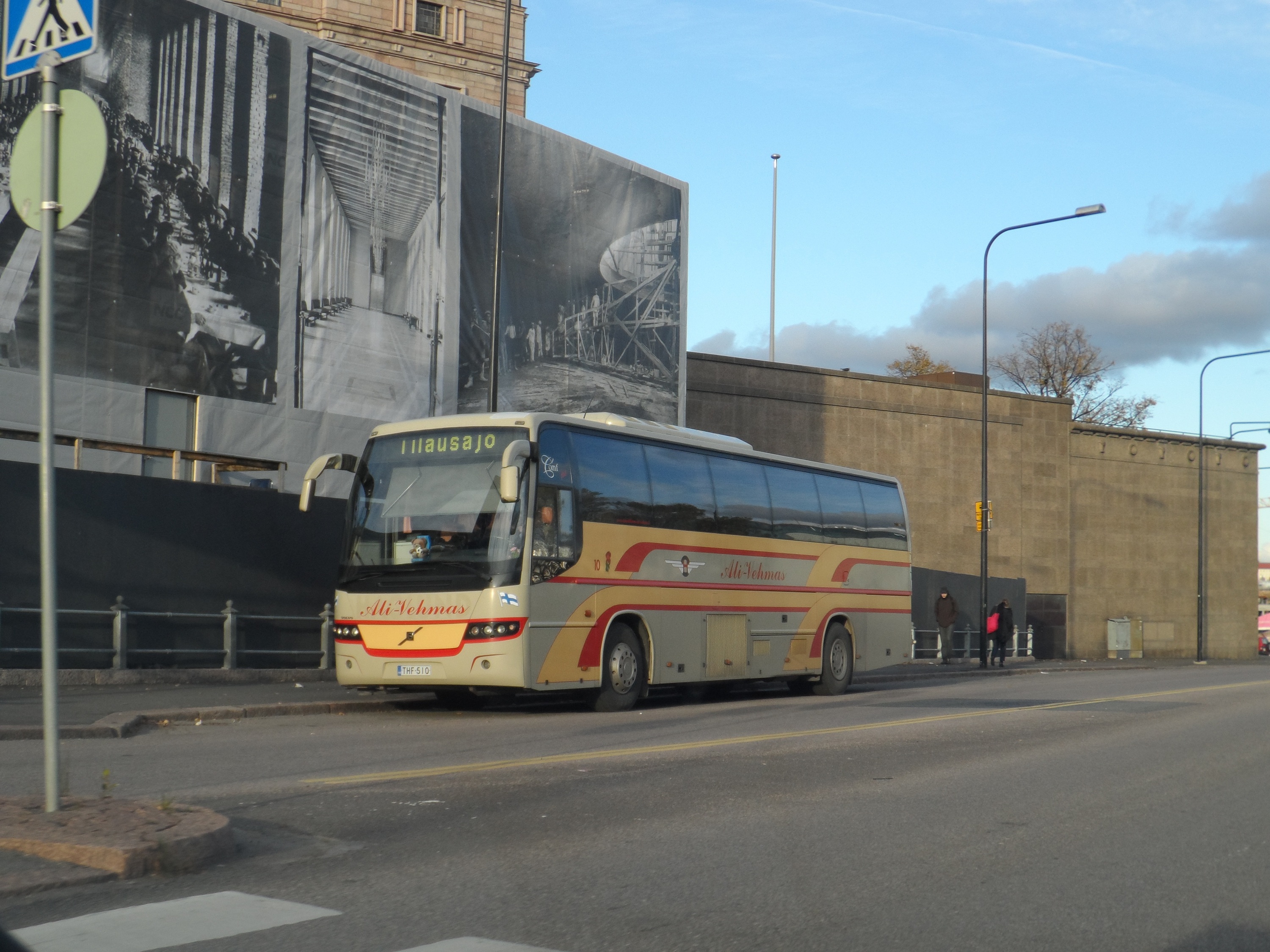 Tilausliikenne Ali-Vehmas 10