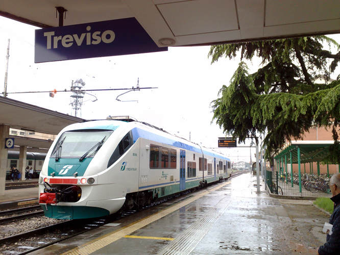 Trenitalia 5878