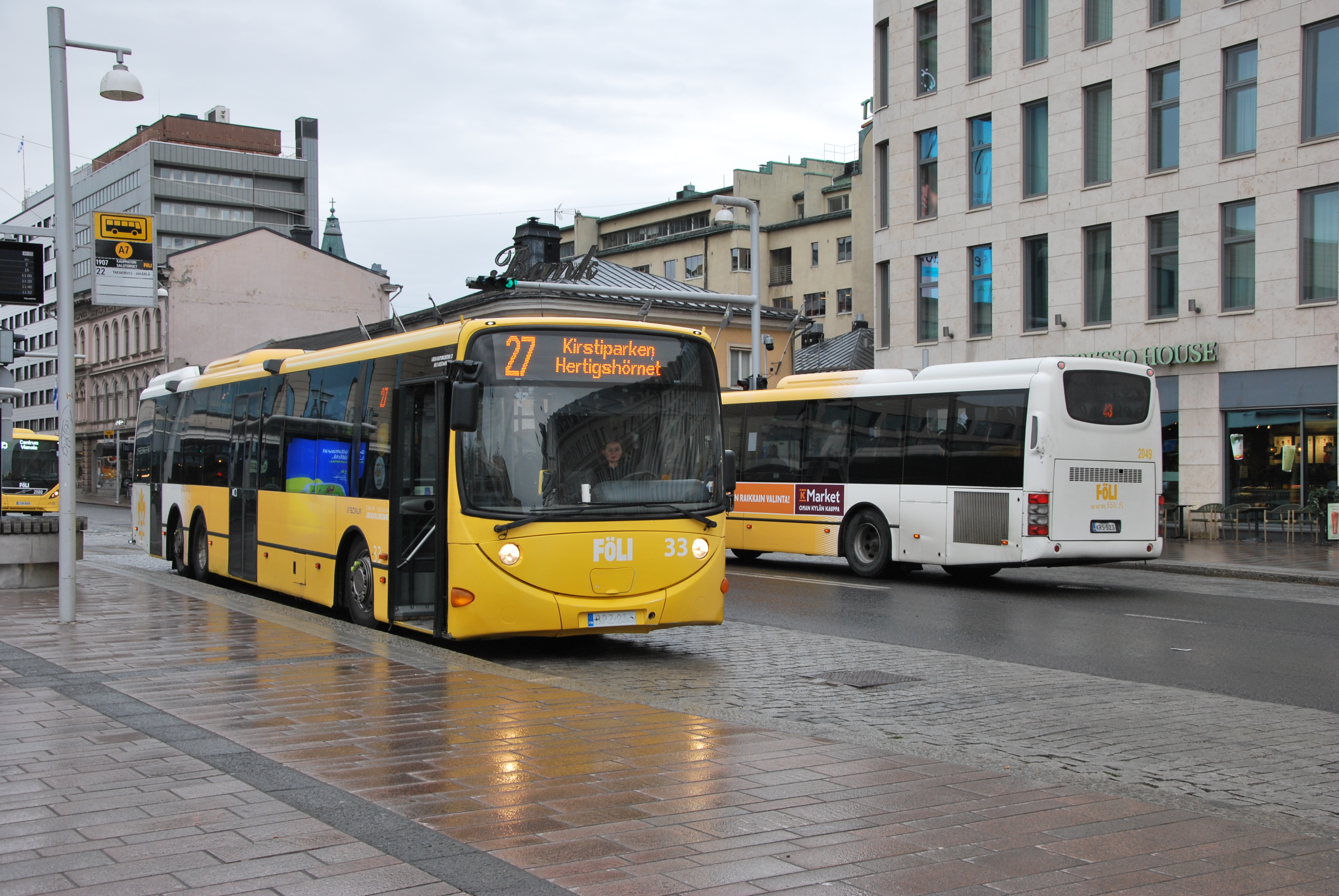 Turun Kaupunkiliikenne 33 ja Linjaliikenne Nyholm 2049