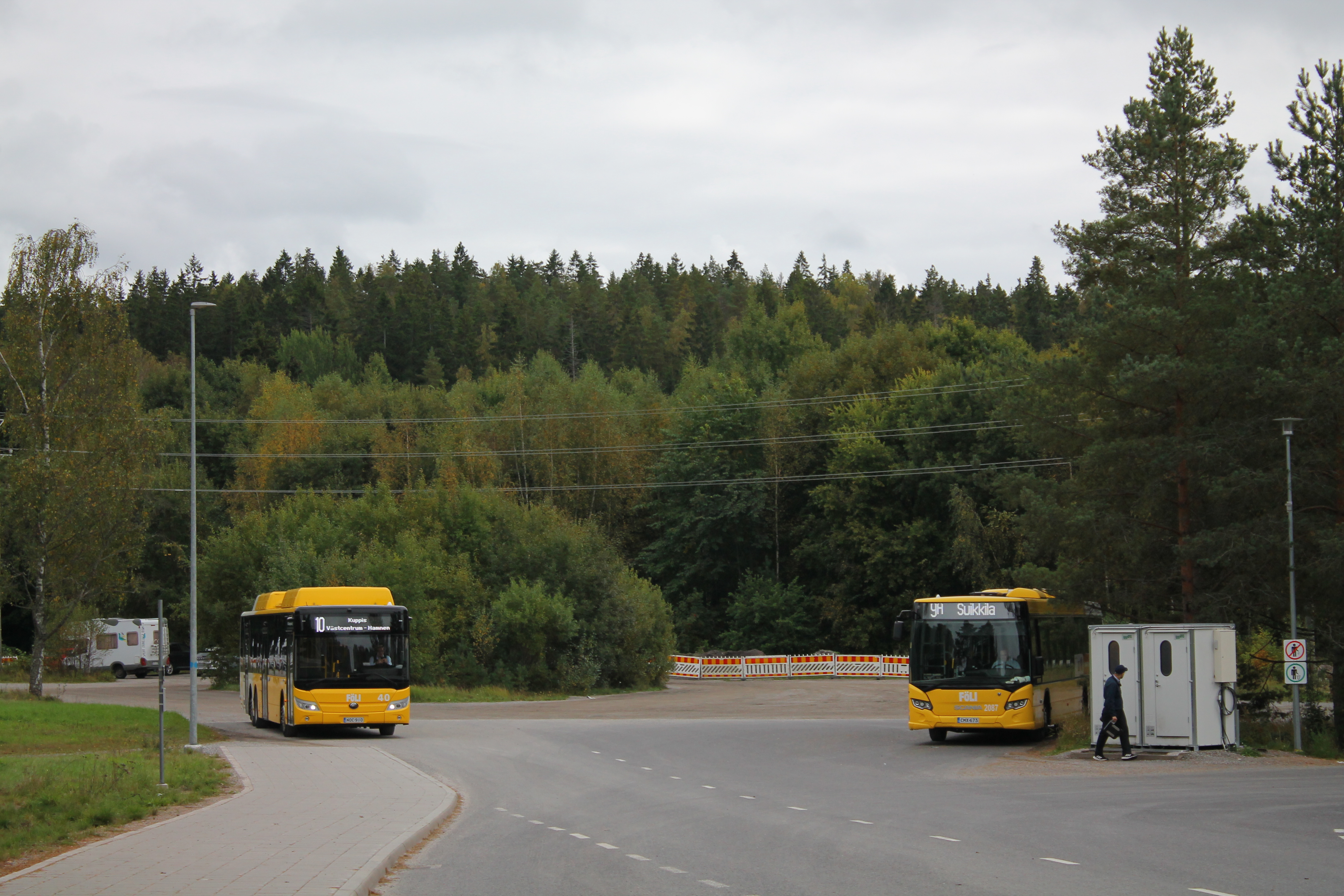 V-S Bussipalvelut 40 ja Linjaliikenne Nyholm 2087